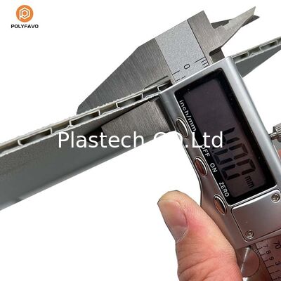 5mm 1200gsm Grey 2440x1220 4x8ft Plastik PP Honeycomb Panel untuk Kotak Paket Industri